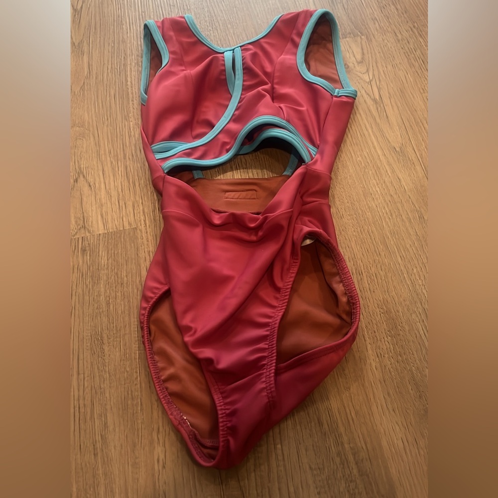 Fivewear dance leotard
Youth XL